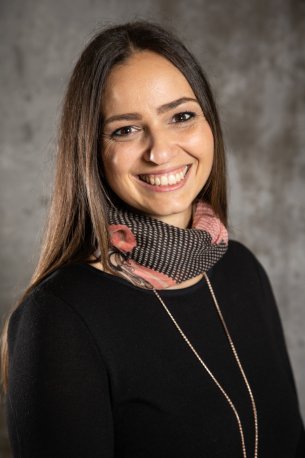 Janet Brodkorb, Zwergenbande